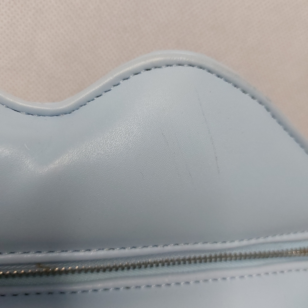 H! By Henry Holland 💋 Lips Crossbody Bag - Picture 3 of 7